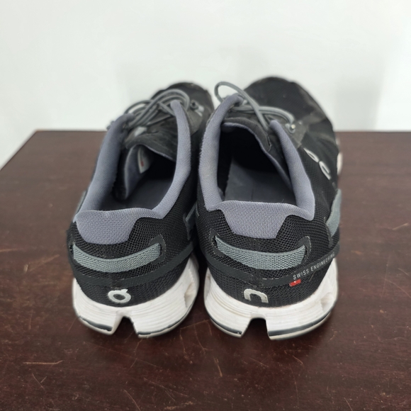 On Running Black and White Athletic Shoes Women's Size 7 - Picture 5 of 7